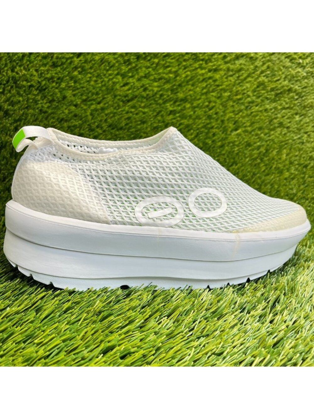 OOFOS OOmega Chukka Womens Size 9.5 White Casual Walking Slip-On Shoes Sneakers